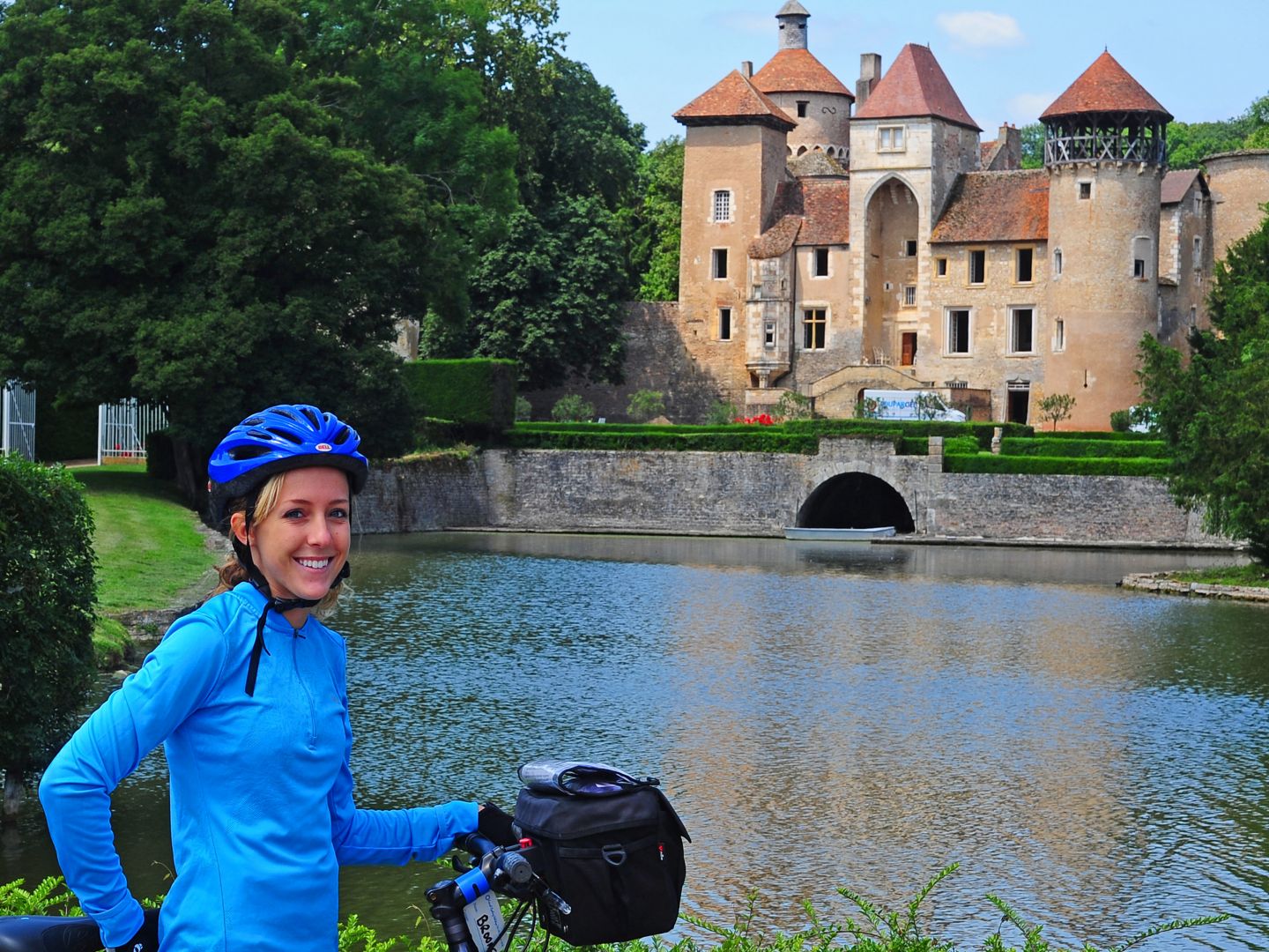 Cyclist in front of a Burgundy chateau in France